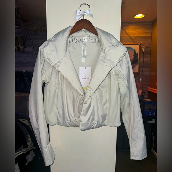 nwt lululemon sleek city jacket - Picture 1 of 6
